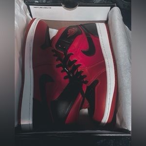 Air Jordan 1 mid
